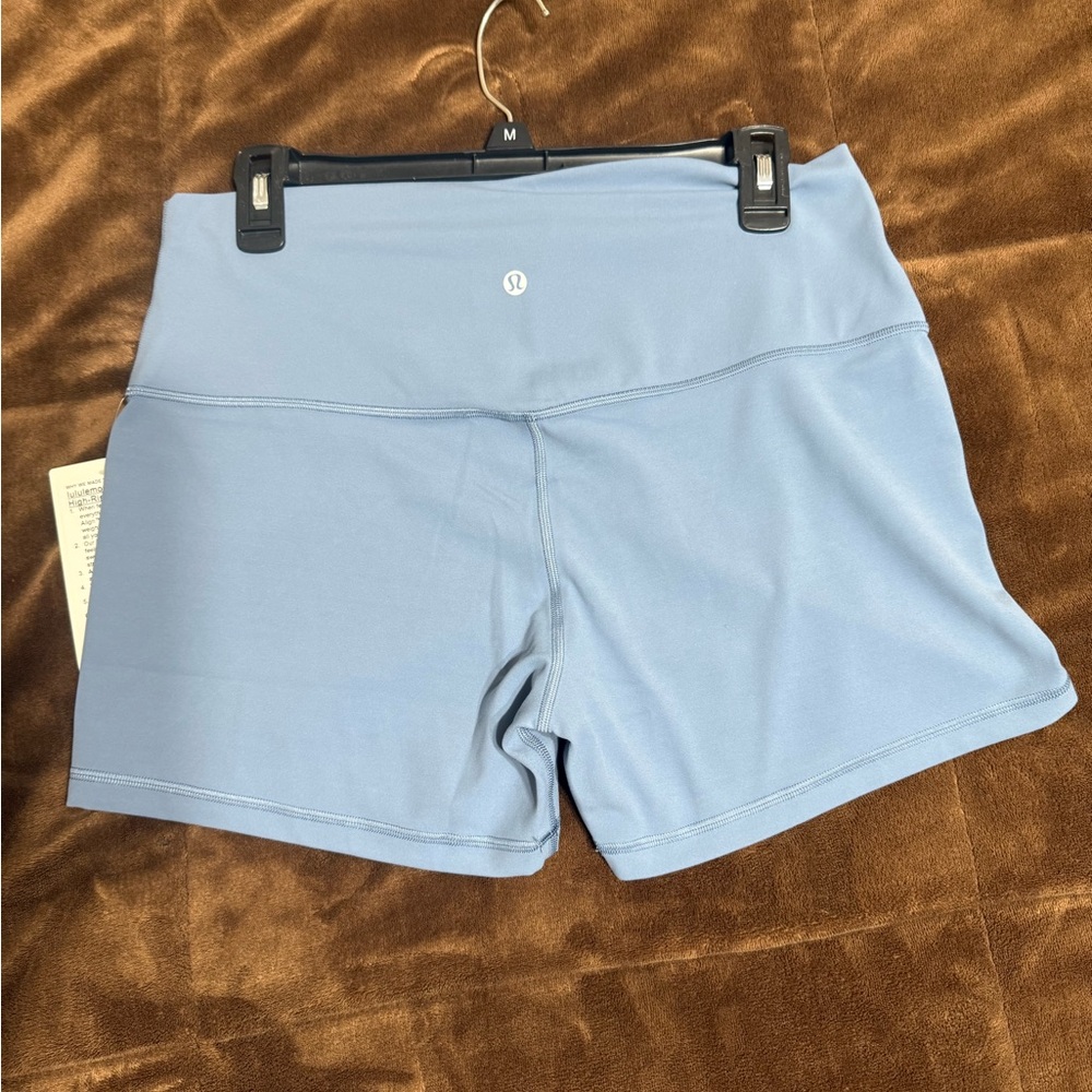 NWT woman’s size 14 lululemon align shorts 4” - Picture 11 of 12